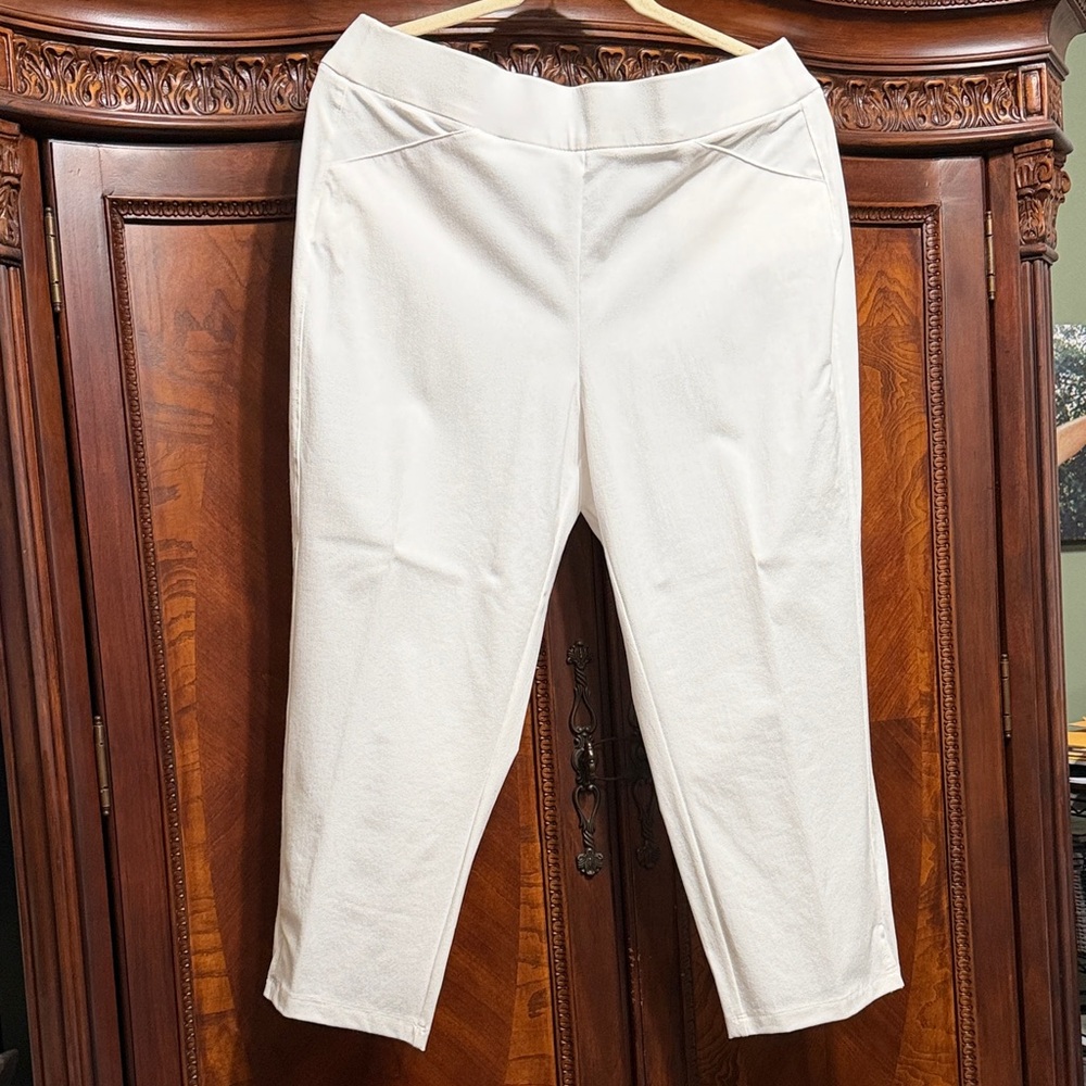 Chico's Cream Cropped Stretch Pants